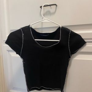 BLACK CROP WITH WHITE STICH